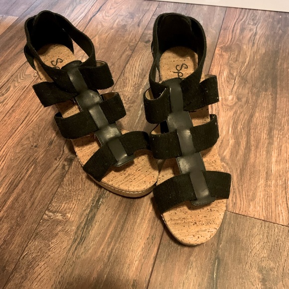 Gorgeous platform sandals - Picture 2 of 3